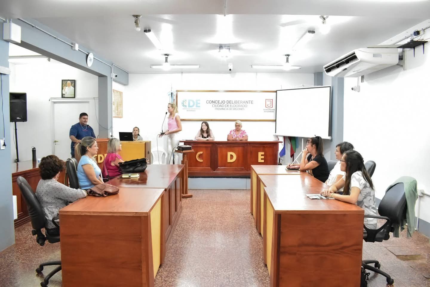 Eldorado da comienzo al Parlamento de la Mujer con una charla informativa 2